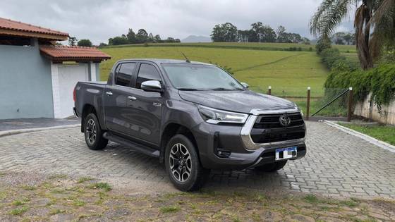 TOYOTA HILUX 2.8 D-4D TURBO DIESEL CD SRX 4X4 AUTOMÁTICO
